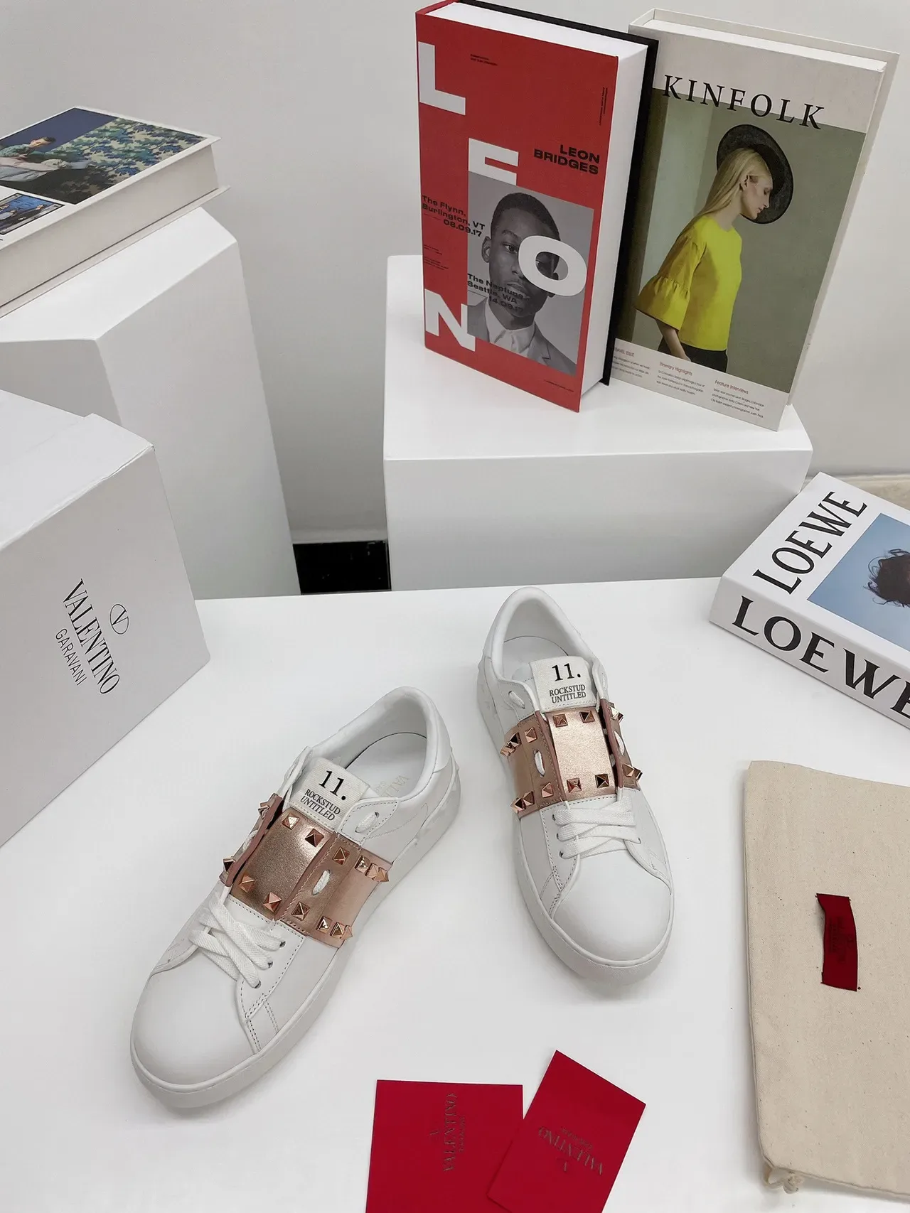 Valentino Rockstud Untitled Tênis Lifestyle Branco e Rose-Gold com Alça Stud 9