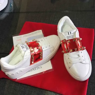 Valentino Rockstud Untitled Branco Vermelho Couro Patentado Stud Lifestyle Sneakers