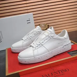 Valentino Rockstud সাদা চামড়া স্পেকল্ড সোল লাইফস্টাইল স্নিকার্স