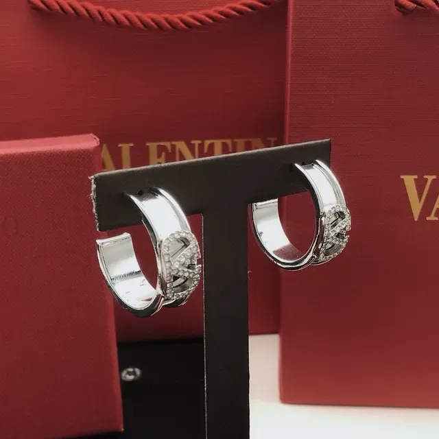 Valentino সিলভার ট্রান্সপারেন্ট হিঞ্জড হুপ VLOGO মোটিফ ইয়ারিংস 2