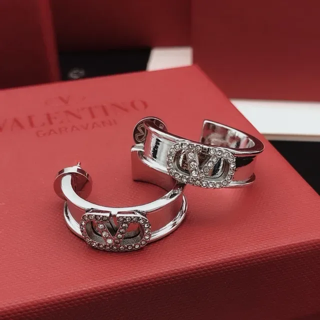 Valentino সিলভার ট্রান্সপারেন্ট হিঞ্জড হুপ VLOGO মোটিফ ইয়ারিংস 6