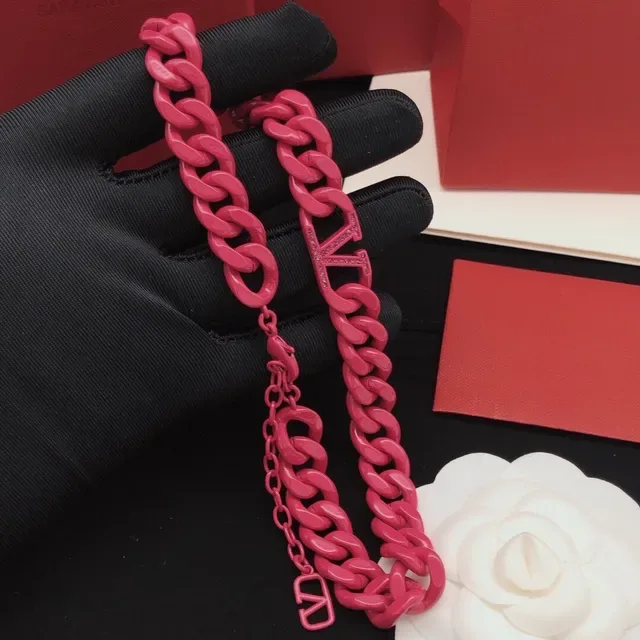 Valentino VLogo 粉色金属链条 标志性项链 3