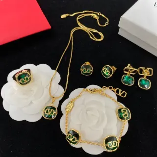 Valentino VLogo সবুজ সোনা ধাতু কাটা পাথর হার