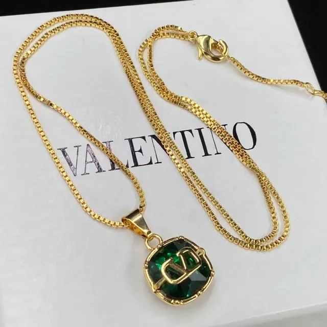 Valentino VLogo हरा सोना धातु कटे पत्थर हार 6