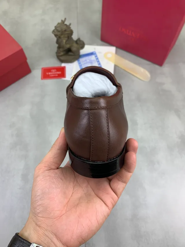 Valentino VLogo Loafer de cuero marrón slip-on 5