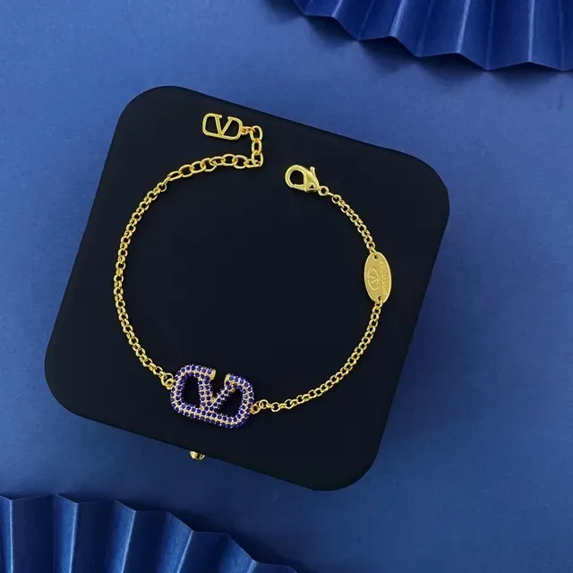Valentino VLOGO Pavé Pulseira de Corrente Pedras Azuis Tonalidade Dourada 3