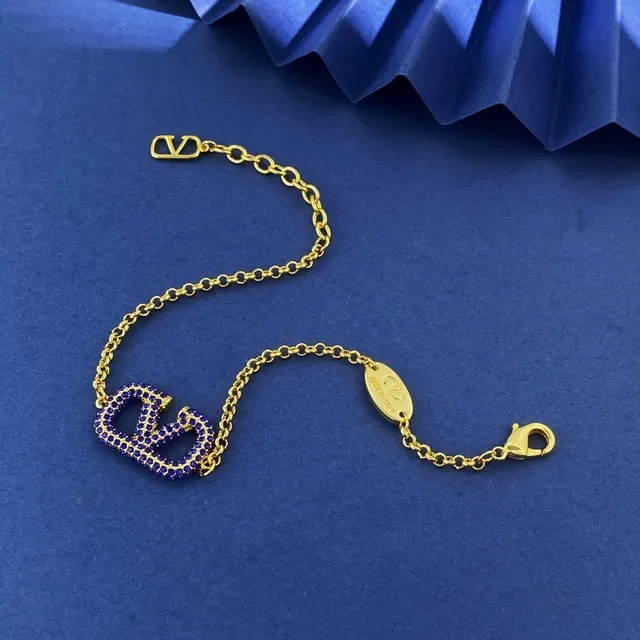 Valentino VLOGO Pavé Pulseira de Corrente Pedras Azuis Tonalidade Dourada 5