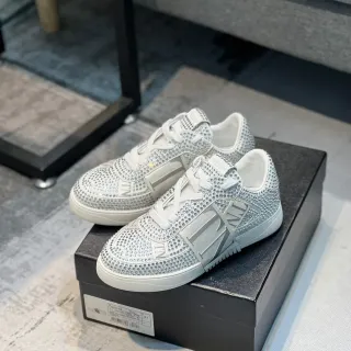 Valentino VLTN ক্রিস্টাল দিয়ে সজ্জিত সাদা লাইফস্টাইল স্নিকার
