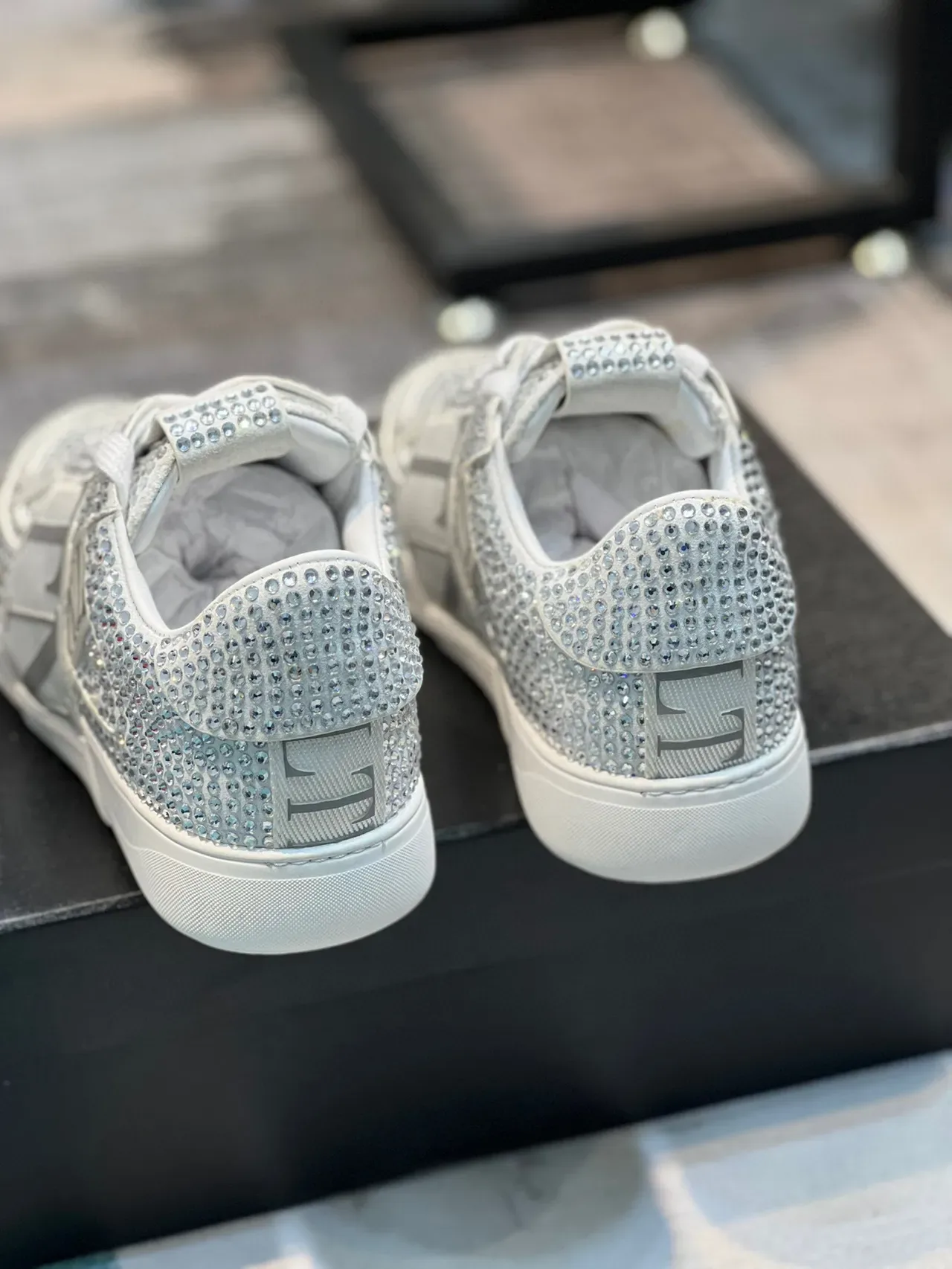 Valentino VLTN Zapatillas Lifestyle Blancas con Cristales Decorados 2