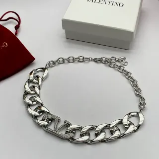 Valentino VLTN ক্রিস্টাল-পেভড চাঙ্কি চেইন নেকলেস