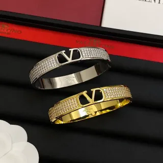 ব্যাঙ্গল Valentino VLTN পাভে ক্রিস্টাল Open V Logo