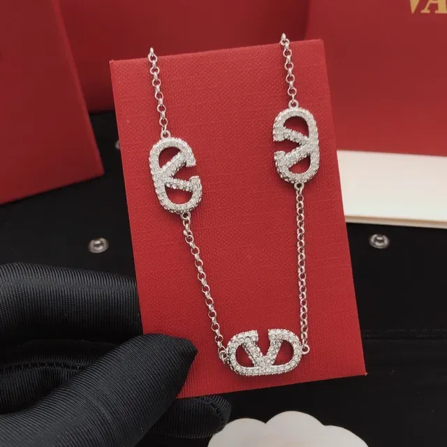 Valentino VLTN Pavé Logo चेन नेकल 4