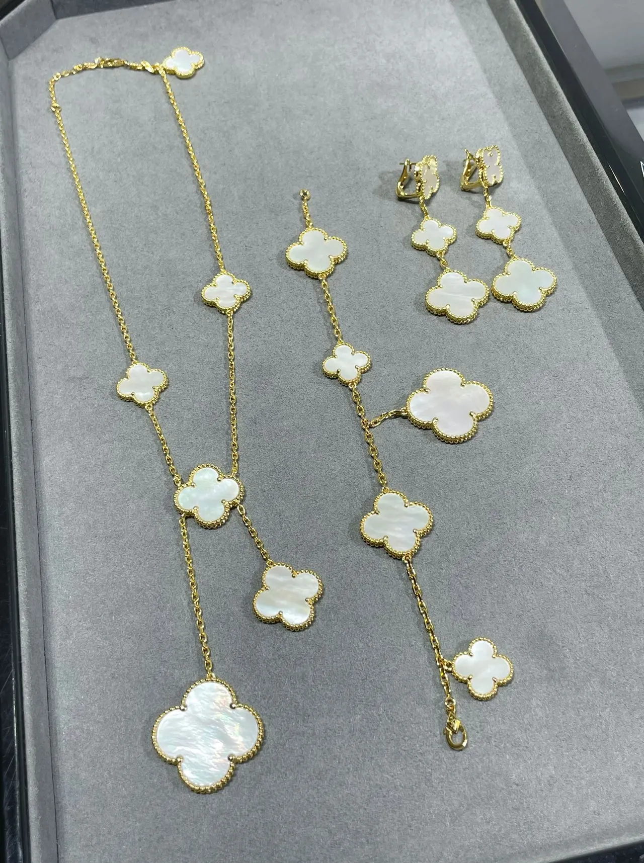 Van Cleef & Arpels Alhambra Red Gold Four-Leaf Clover Motif Enamel Inlay Necklace 3