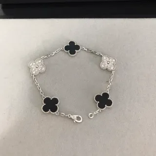 Van Cleef & Arpels Alhambra Five Motif 黑欧妮和钻石手链