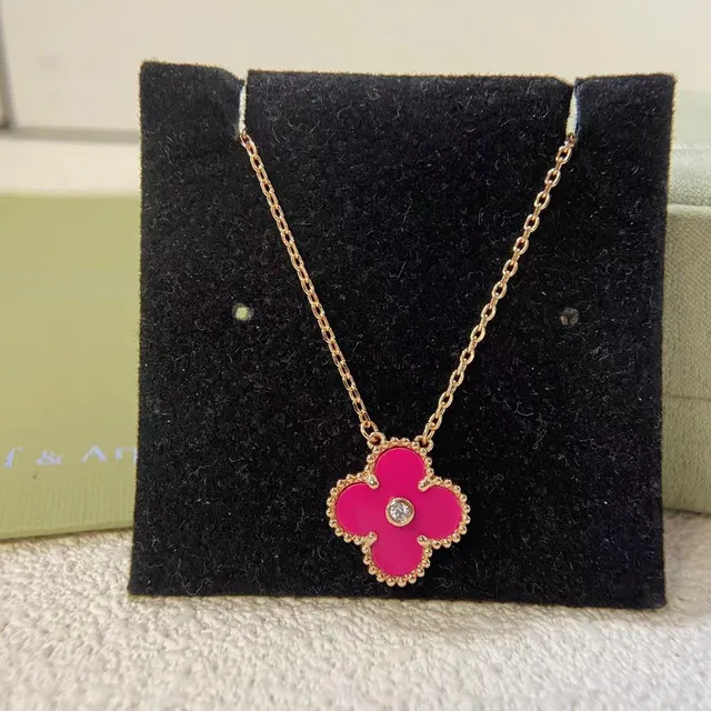 Van Cleef & Arpels Alhambra 紫红珐琅 四叶草项链 2