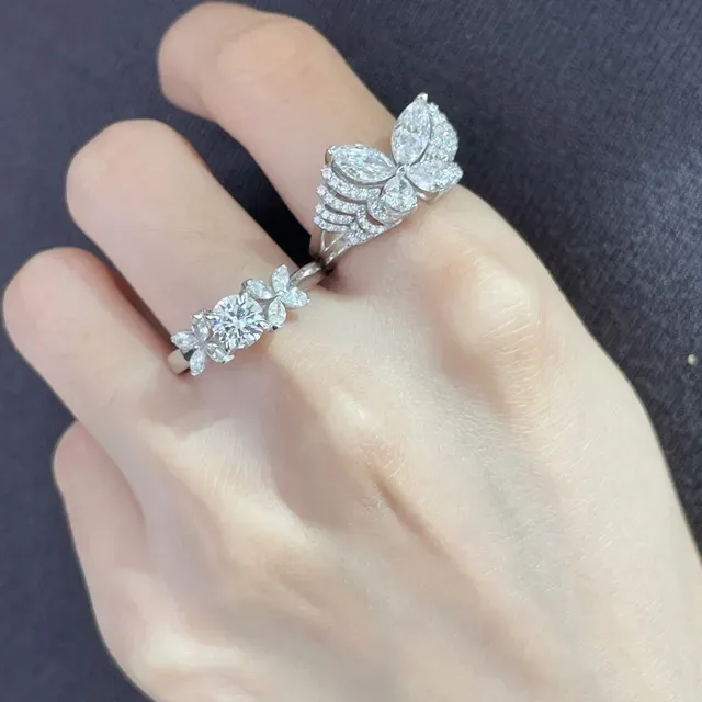 Van Cleef & Arpels Frivole फूलों का मोटिफ सफेद धातु हीरा अंगूठी 7