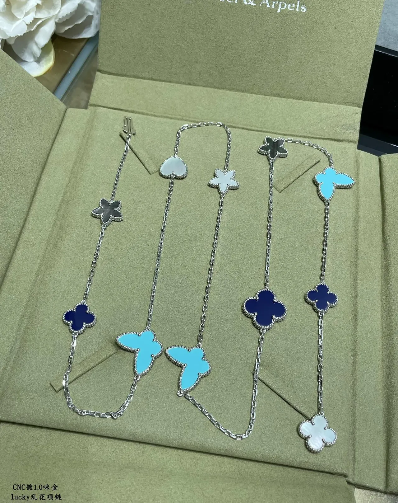 Van Cleef &amp; Arpels Lucky 多图案珐琅和珍珠母贝项链 4