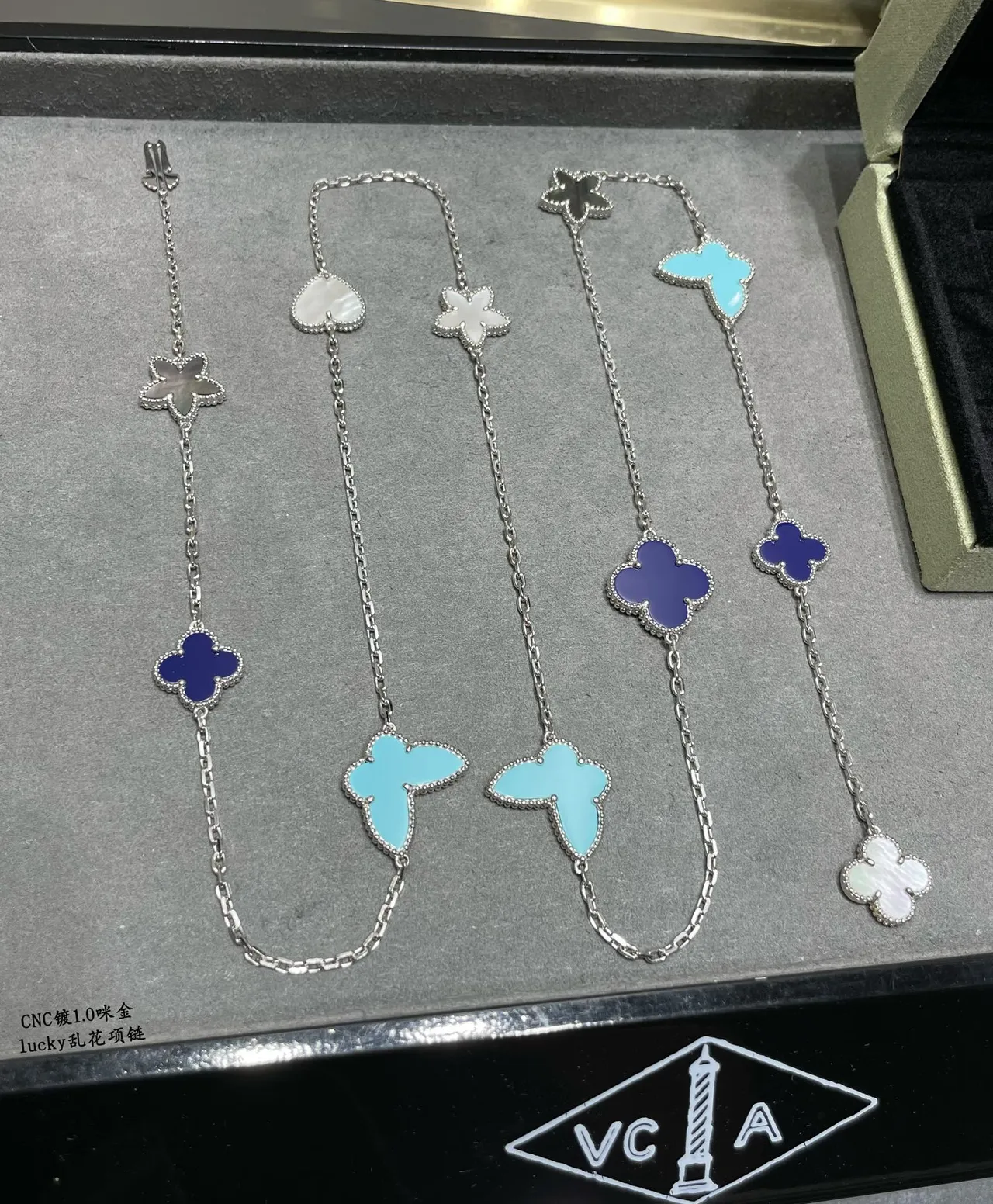 Van Cleef &amp; Arpels Lucky 多图案珐琅和珍珠母贝项链 6