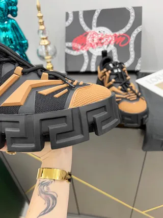 Versace Negro Beige Suela Greca Patrón de Llave Zapatillas Chunky 2