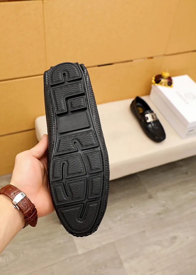 Versace Chain Reaction काले क्रोक-एम्बॉस्ड मेटल-बकल लूफर 2
