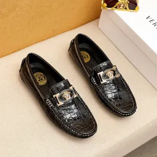 Versace Chain Reaction Mocassins Noirs en Cuir Verni avec Embossage Croc et Boucle Medusa