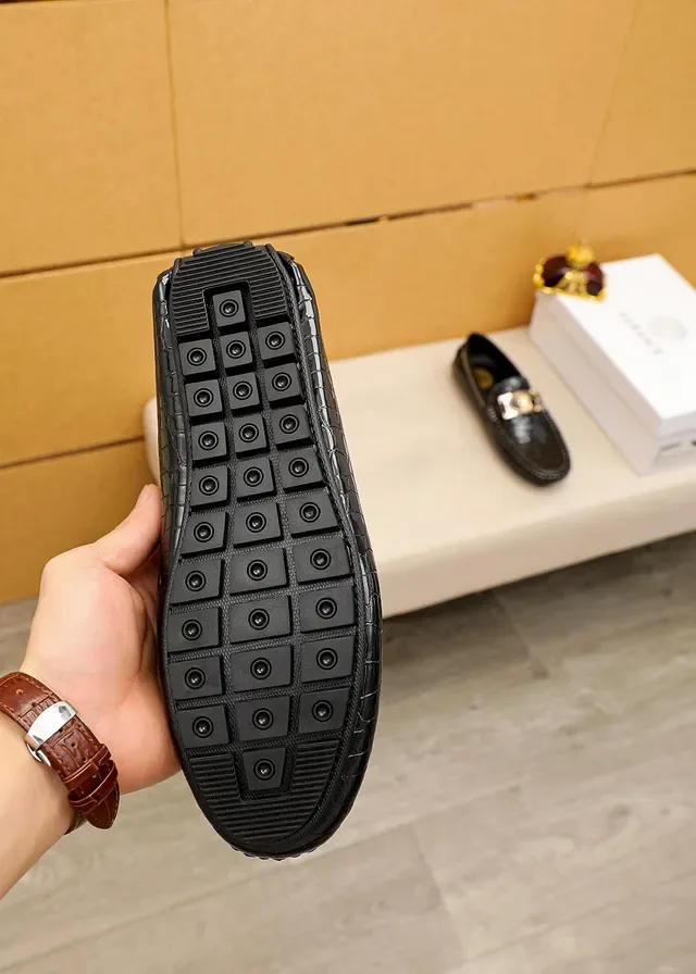Versace Chain Reaction काला पैटेंट क्रॉको एम्बॉस्ड मेड्यूसा बकल लोफर्स 2