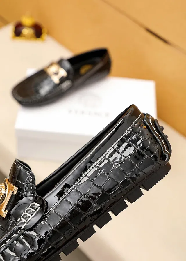 Versace Chain Reaction काला पैटेंट क्रॉको एम्बॉस्ड मेड्यूसा बकल लोफर्स 4