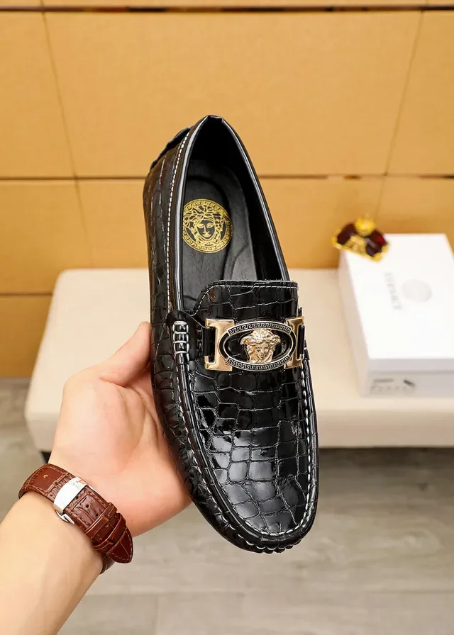 Versace Chain Reaction काला पैटेंट क्रॉको एम्बॉस्ड मेड्यूसा बकल लोफर्स 7