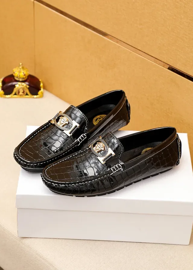 Versace Chain Reaction काला पैटेंट क्रॉको एम्बॉस्ड मेड्यूसा बकल लोफर्स 8