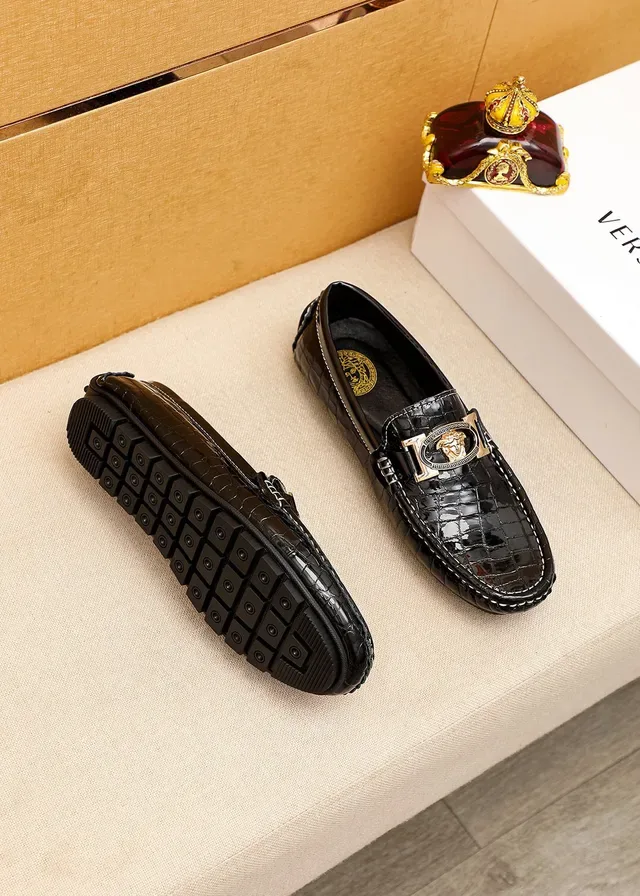 Versace Chain Reaction काला पैटेंट क्रॉको एम्बॉस्ड मेड्यूसा बकल लोफर्स 9