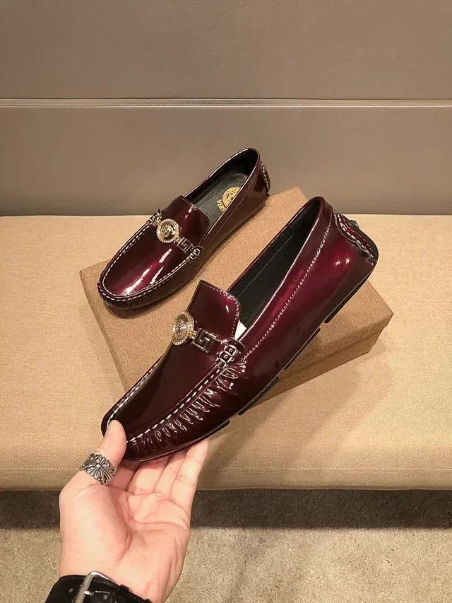 Versace Chain Reaction বার্গান্ডি প্যাটেন্ট লেদার লুফার 5