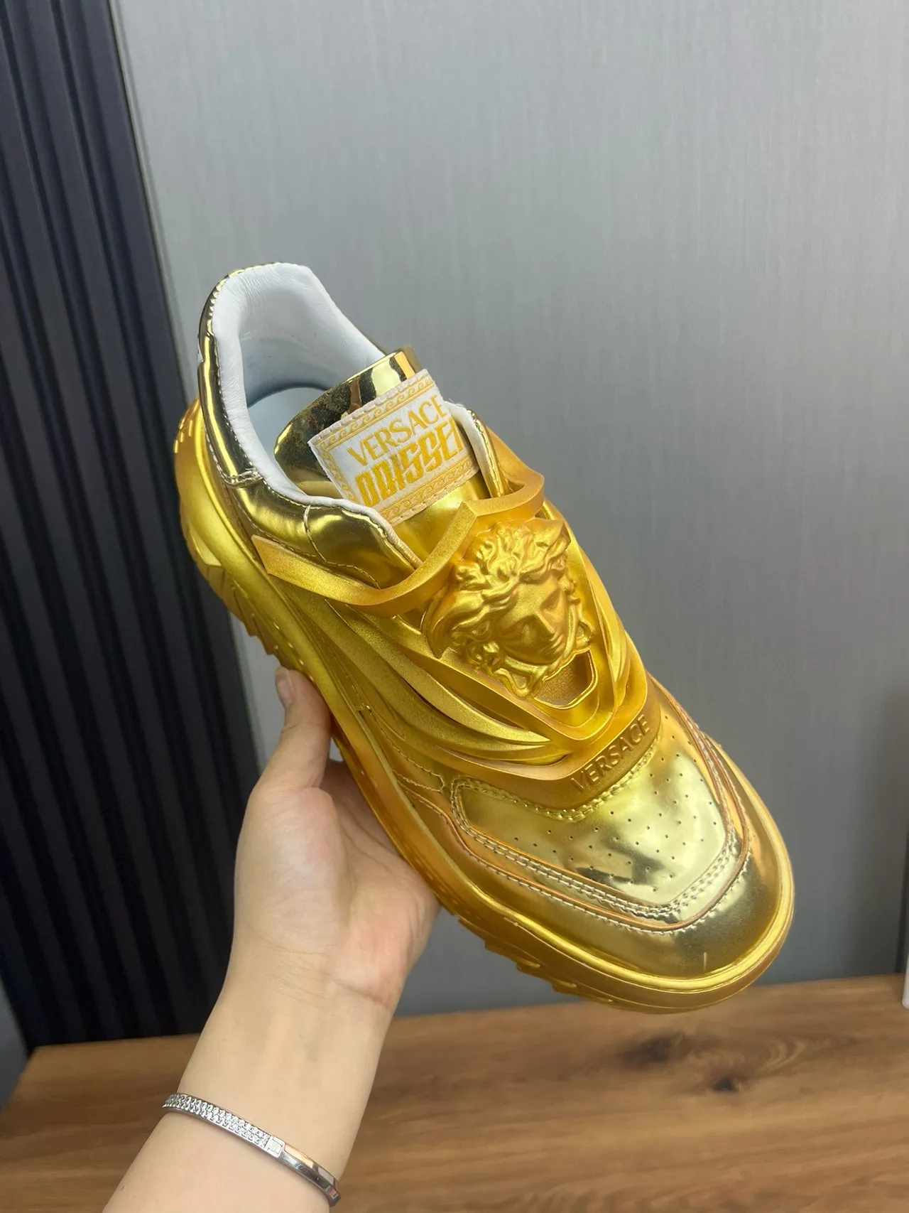 Versace Chain Reaction 金属金厚底运动鞋 7