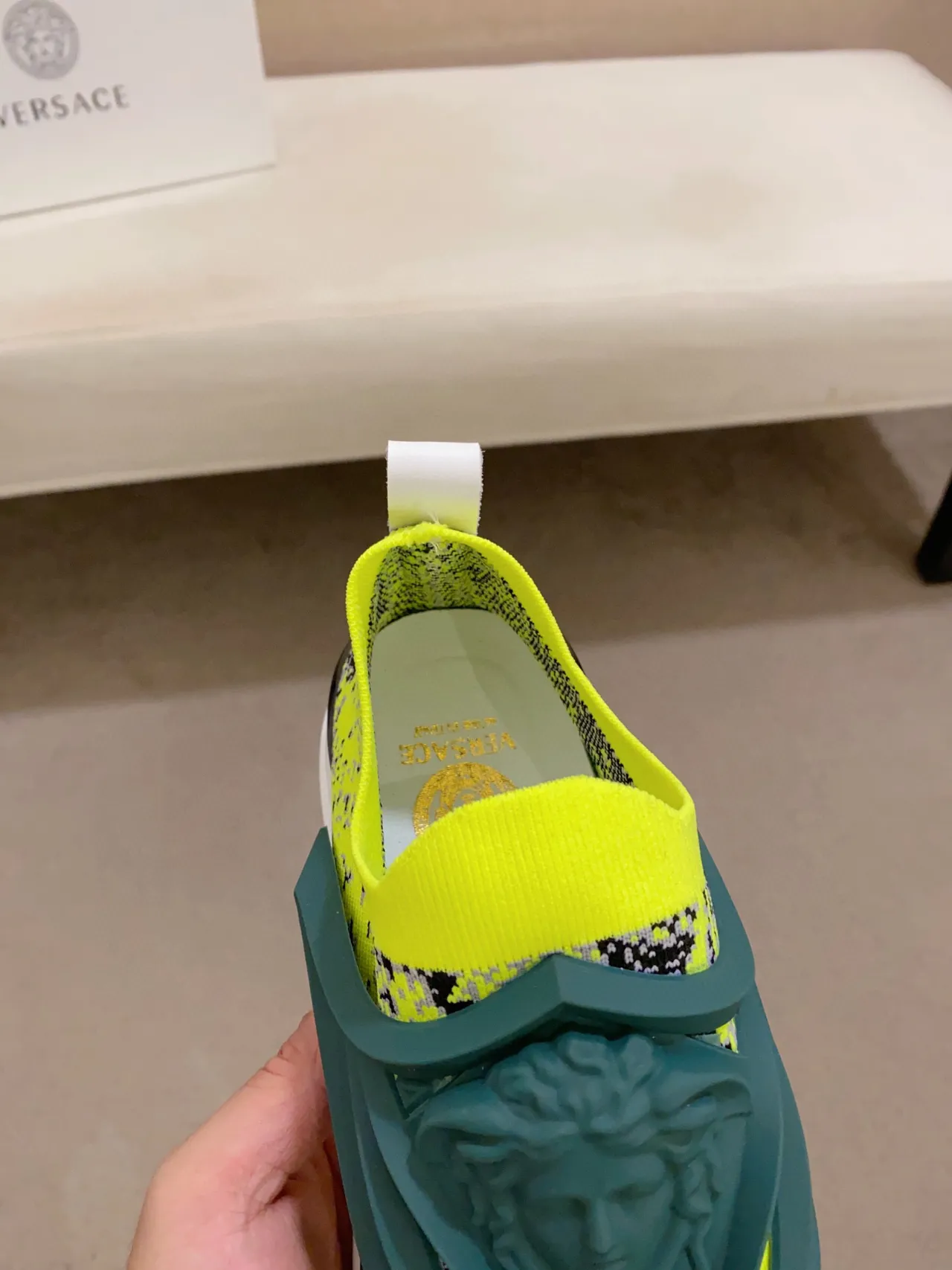Versace Chain Reaction Tênis Lifestyle Amarelo Néon Tricô com Manchas 6