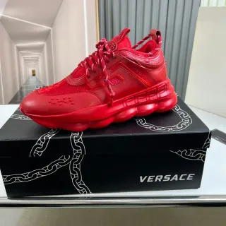 Versace Chain Reaction أحمر مونوكروم كانكي سنيكرز