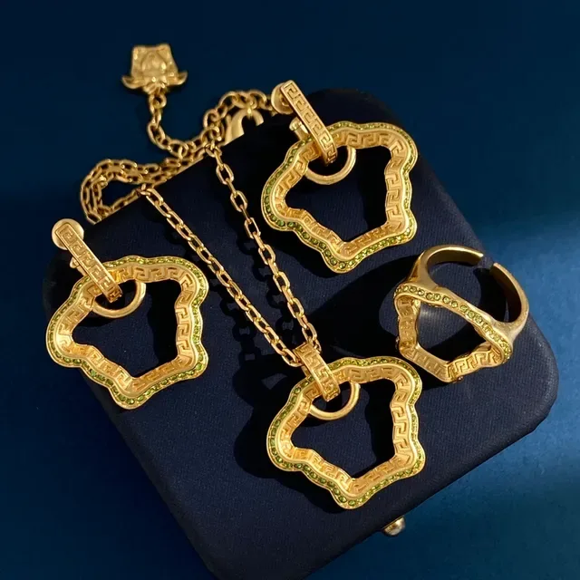 Versace Greca Odissea सोने के रंग की बादल पेंडेंट नेकलेस 2