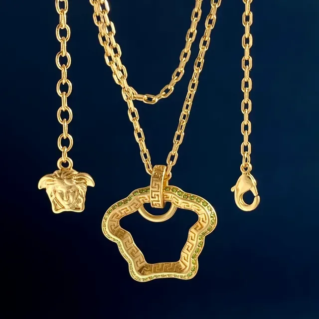 Versace Greca Odissea सोने के रंग की बादल पेंडेंट नेकलेस 7