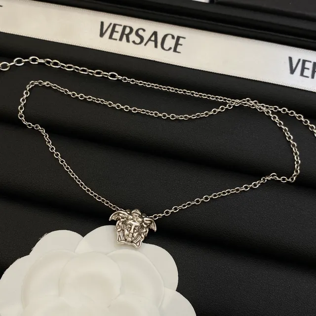 Colliers Versace Medusa Head en or et argent 4