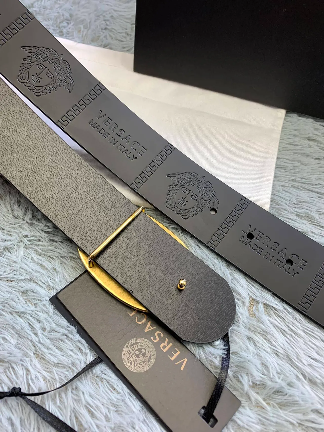 Versace Odissea sangle cuir noir doré mat avec têtes de Médusa embossées 2