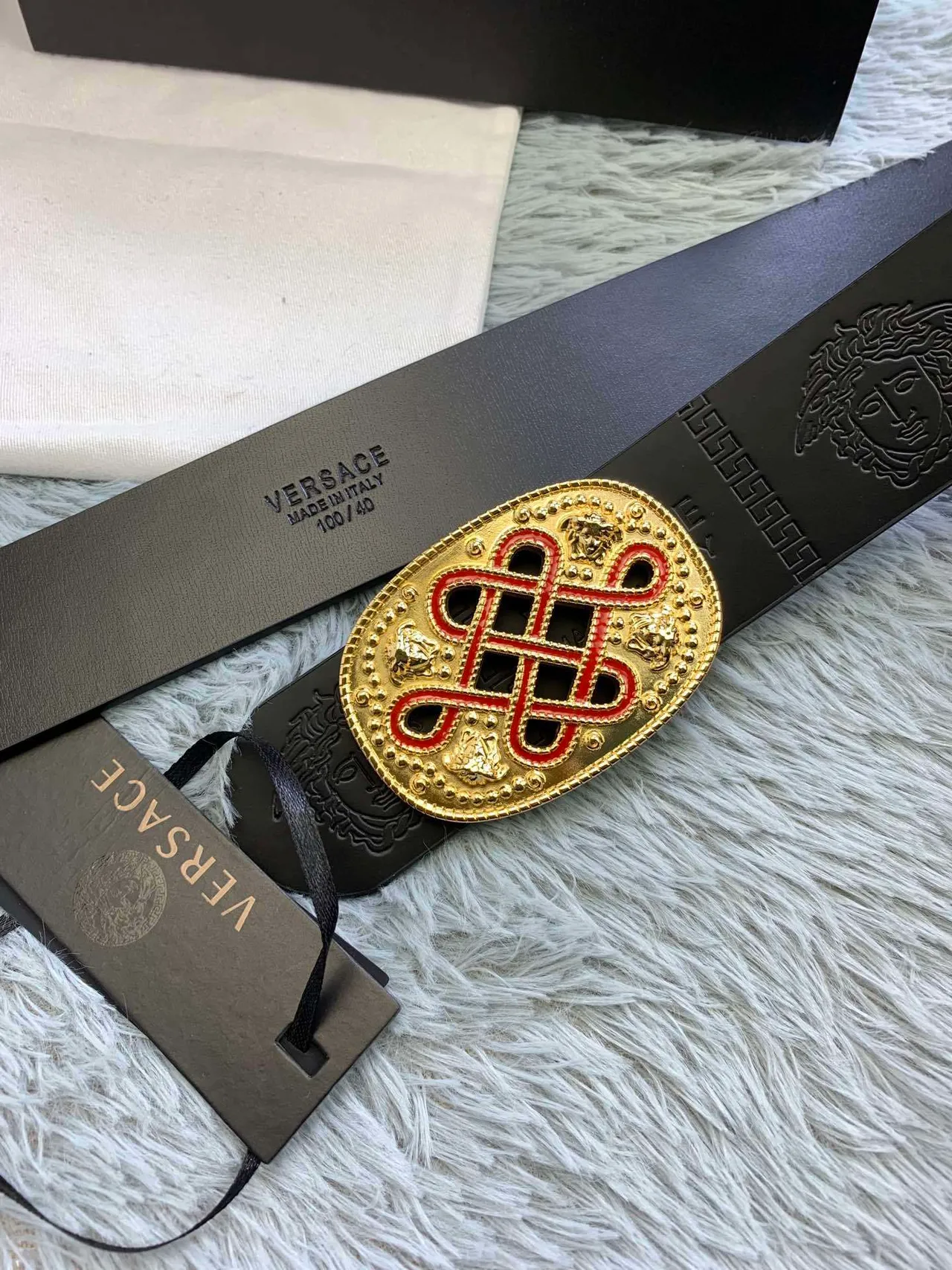 Versace Odissea sangle cuir noir doré mat avec têtes de Médusa embossées 3