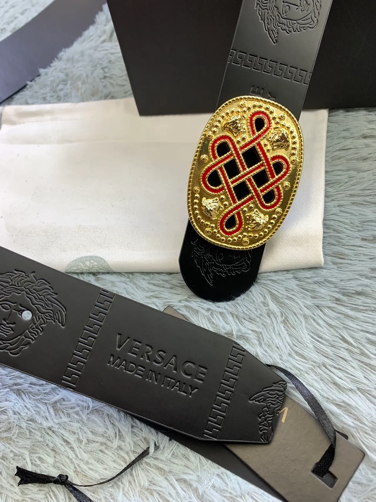 Versace Odissea sangle cuir noir doré mat avec têtes de Médusa embossées 4