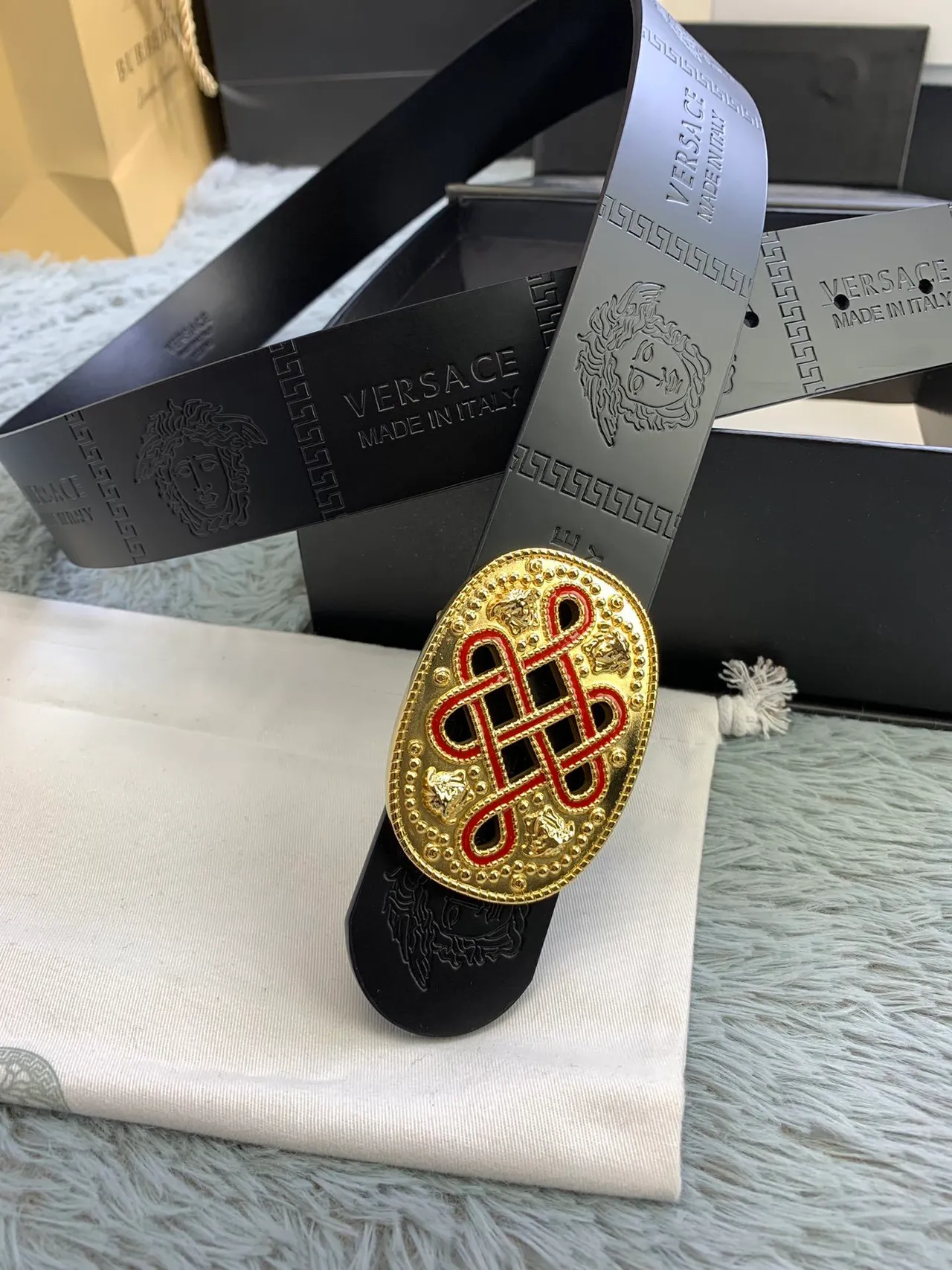 Versace Odissea sangle cuir noir doré mat avec têtes de Médusa embossées 9