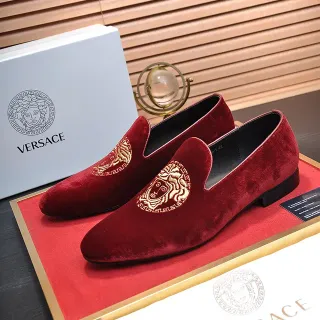 Versace 红色金色天鹅绒鞋面 Medusa 刺绣 乐福鞋