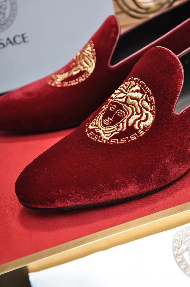 Versace 红色金色天鹅绒鞋面 Medusa 刺绣 乐福鞋 2