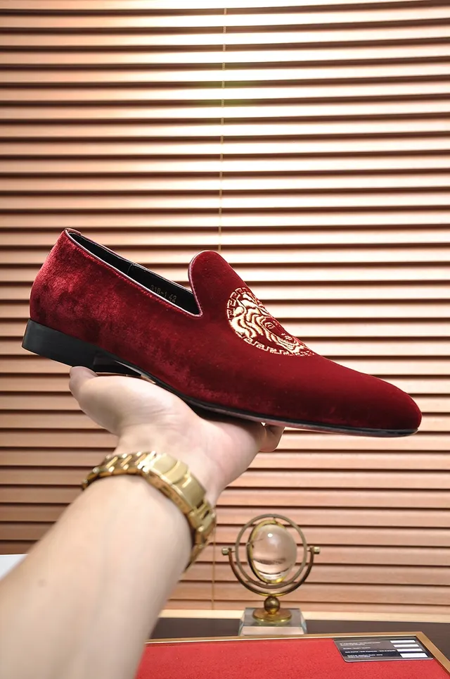 Versace 红色金色天鹅绒鞋面 Medusa 刺绣 乐福鞋 4