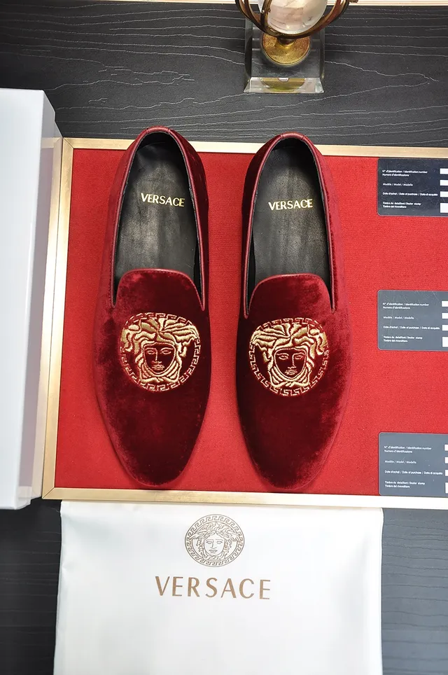 Versace 红色金色天鹅绒鞋面 Medusa 刺绣 乐福鞋 5