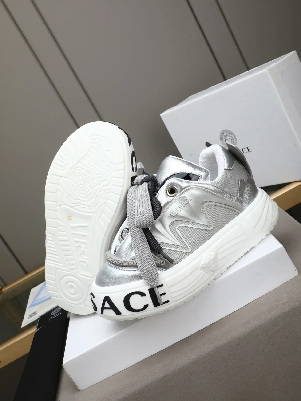 Versace 银白金属鞋面厚底平台生活运动鞋 2