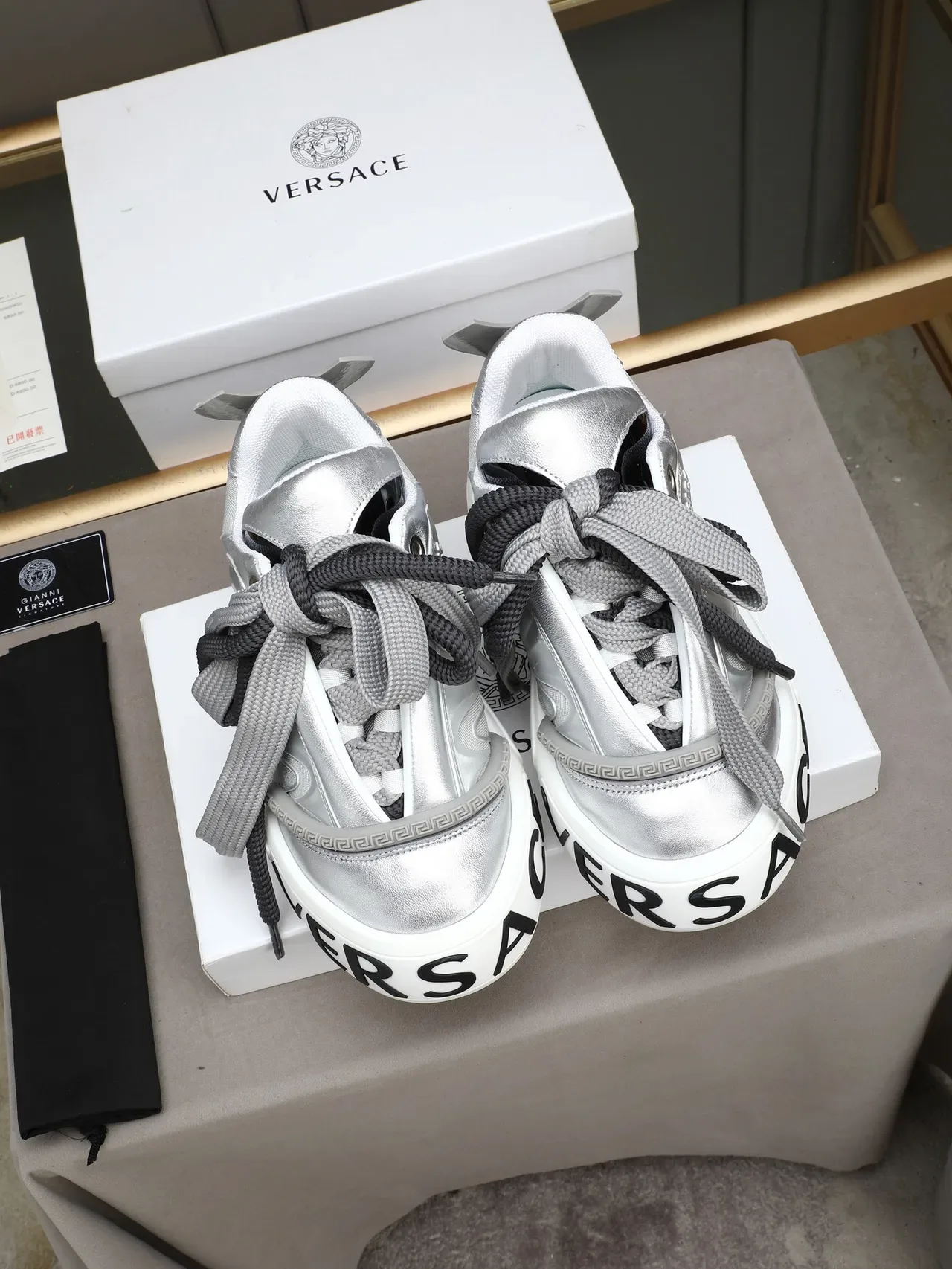 Versace 银白金属鞋面厚底平台生活运动鞋 3