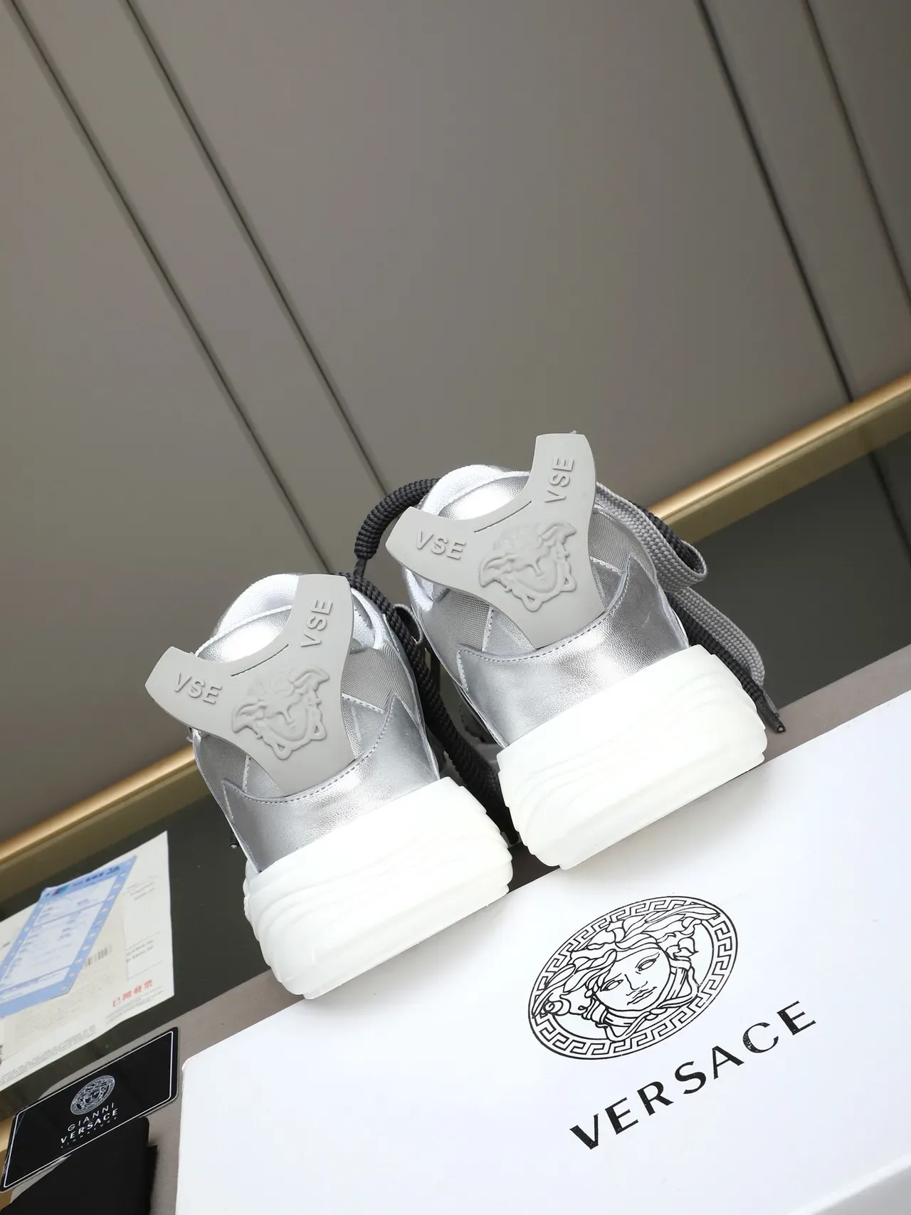 Versace 银白金属鞋面厚底平台生活运动鞋 4