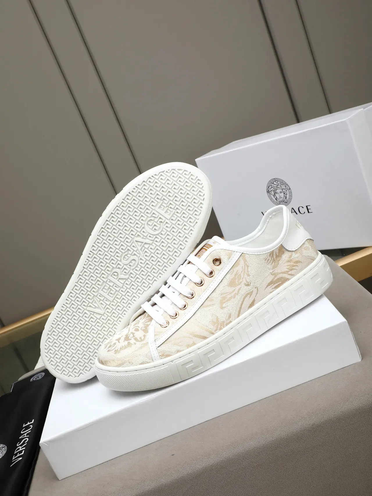 Versace 白色米色 提花花卉 鞋面 希腊钥匙 鞋底 生活休闲鞋 4
