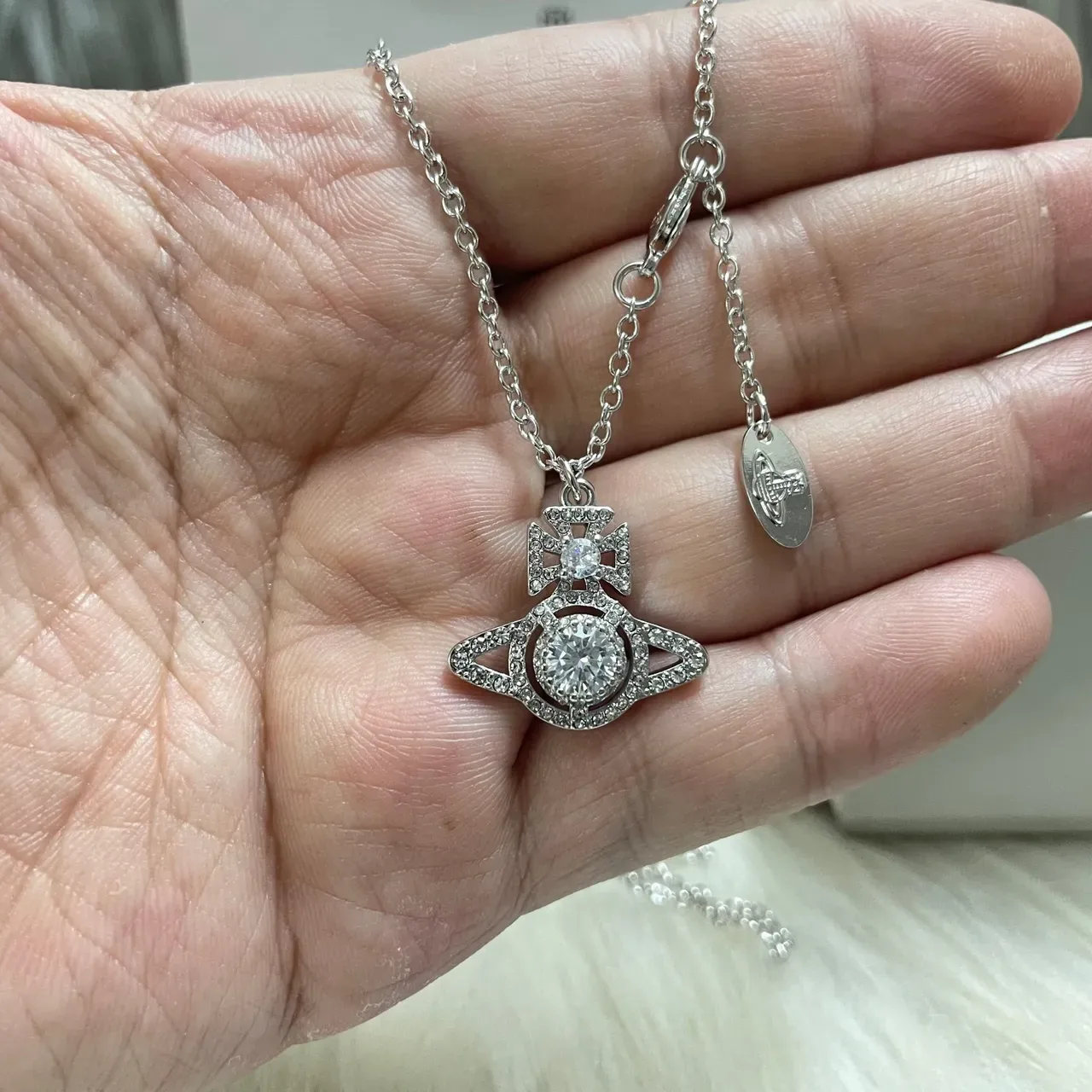 Vivienne Westwood অর্ব ক্রিস্টাল পেন্ডেন্ট নেকলেস 9